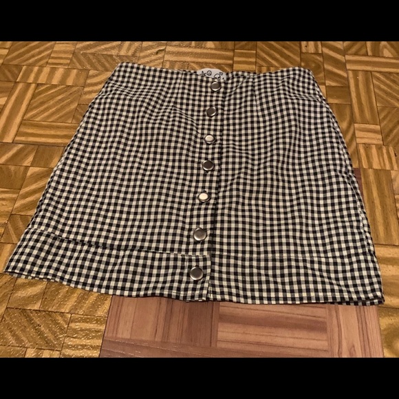 checkered skirt - Picture 2 of 4